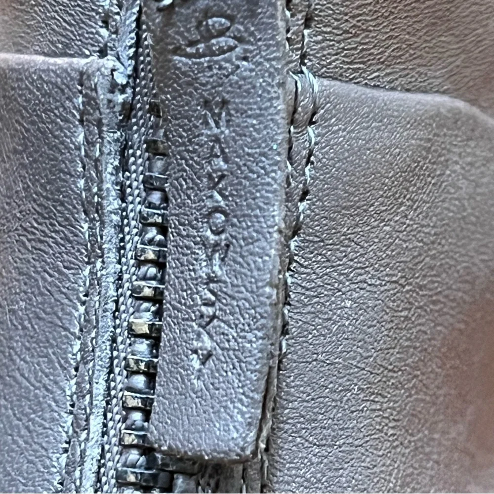 B. Makowsky Gray Leather Ankle Boots Block Heel Back Zip Pointed Curvy Booties